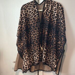 Chic Leopard Print Poncho